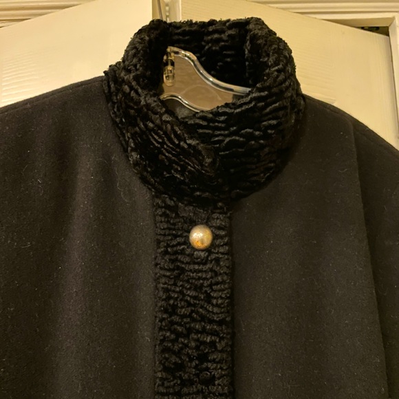 Woolen coat - Picture 1 of 7